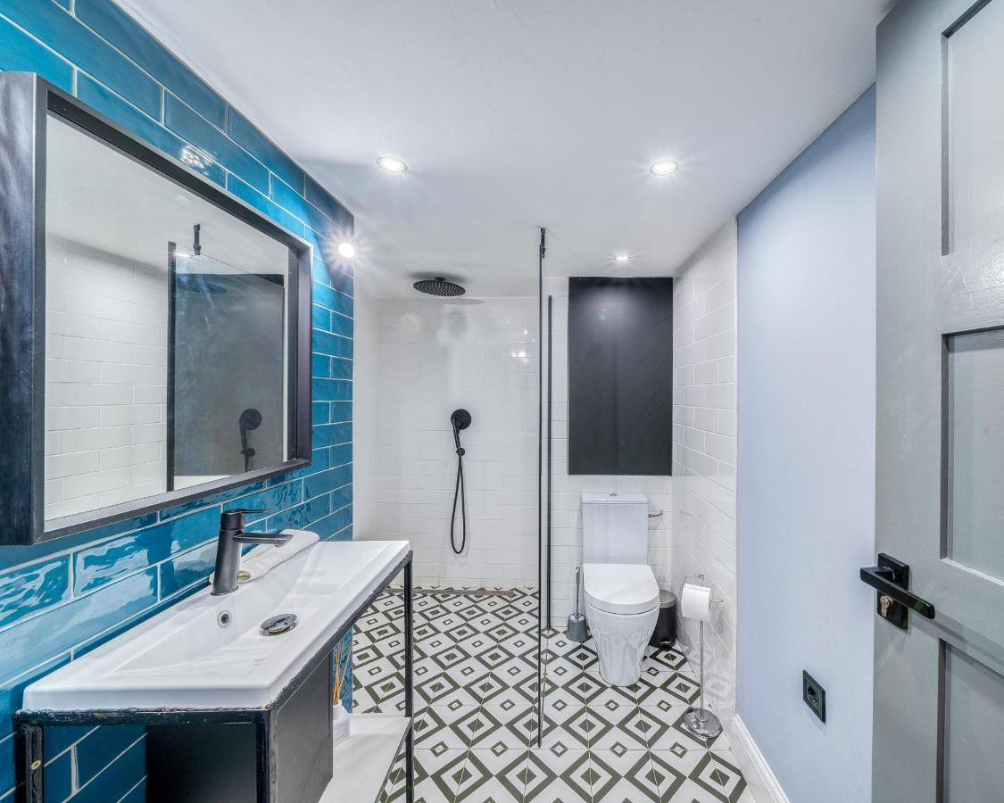 Azure Oasis In The Heart Of The City بودابست المظهر الخارجي الصورة