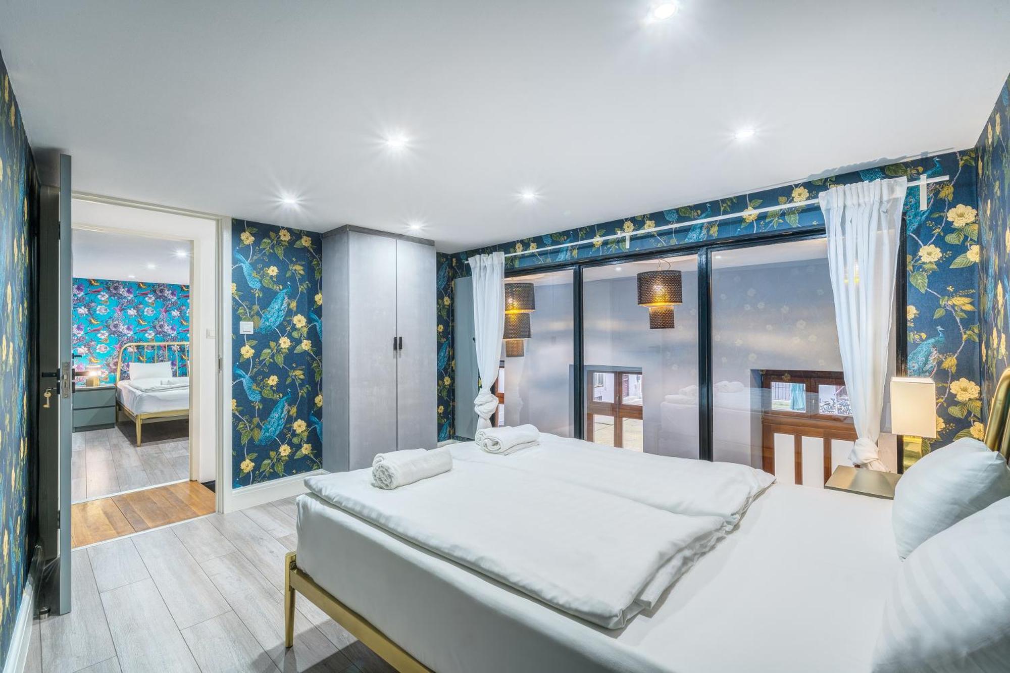 Azure Oasis In The Heart Of The City بودابست المظهر الخارجي الصورة